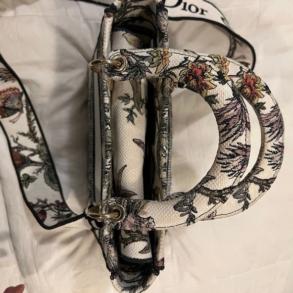 Dior Lady D-lite bag. Excellent condition. Comes with box - Picture 3 of 9